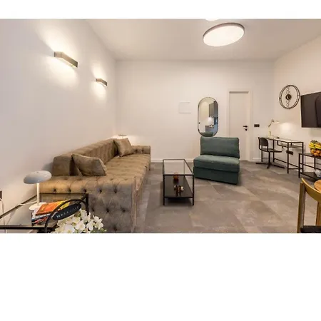 Nina Apartment Split