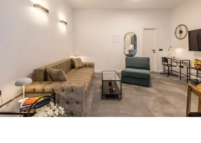 Nina Apartment Split